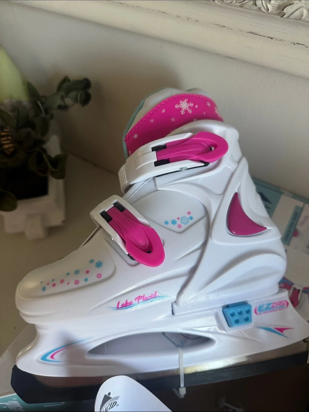 Lake Placid Adjustable Kids Ice Skates - White & Pink size 11-1